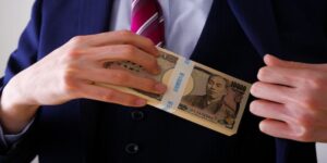 【加害者向け】業務上横領とは？刑罰や時効、判例や逮捕の流れなどを解説